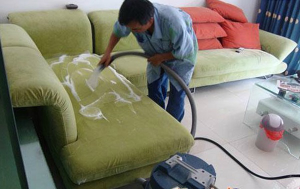 Dịch vụ vệ sinh ghế sofa tại nhà